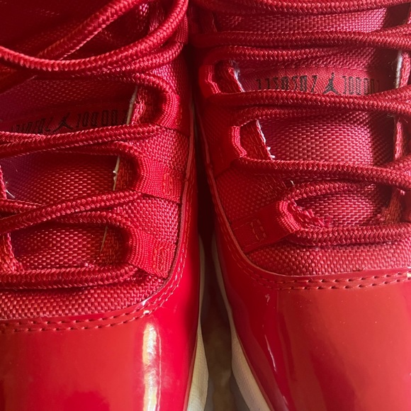Size 8.5- Jordan 11 136046-800 - Picture 4 of 12